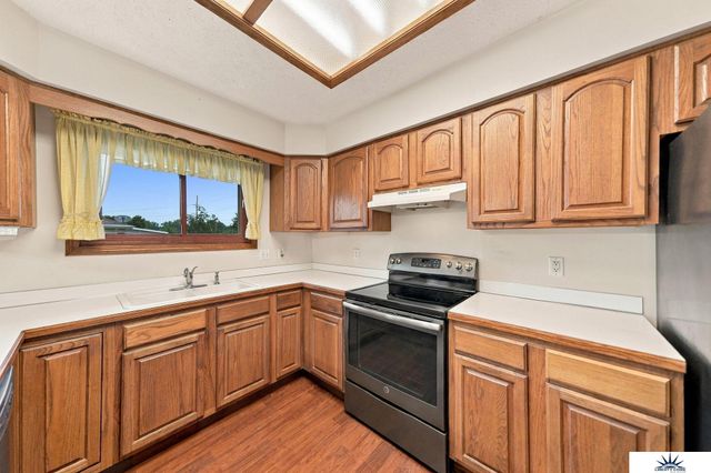 8000 Glynoaks Drive, Lincoln, NE 68516