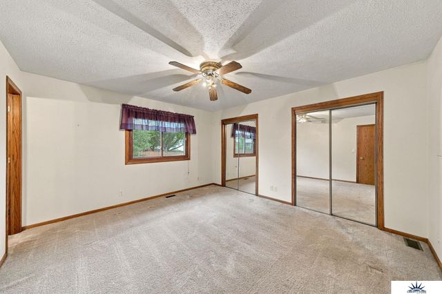 8000 Glynoaks Drive, Lincoln, NE 68516