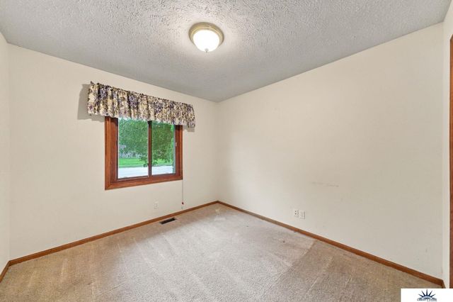 8000 Glynoaks Drive, Lincoln, NE 68516