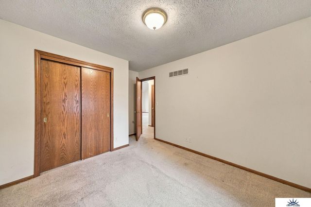8000 Glynoaks Drive, Lincoln, NE 68516