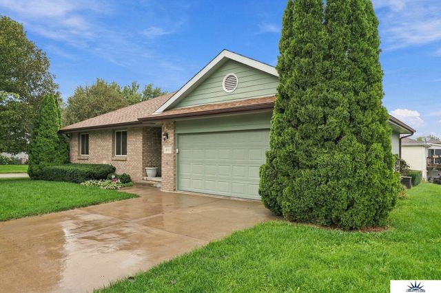 8000 Glynoaks Drive, Lincoln, NE 68516