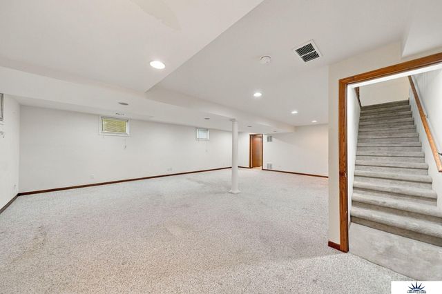 8000 Glynoaks Drive, Lincoln, NE 68516
