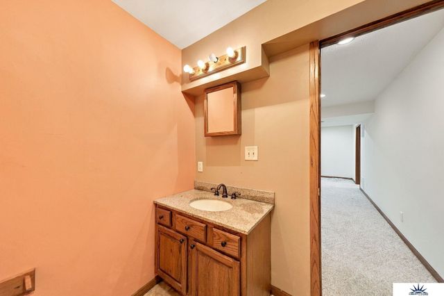 8000 Glynoaks Drive, Lincoln, NE 68516