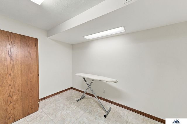 8000 Glynoaks Drive, Lincoln, NE 68516