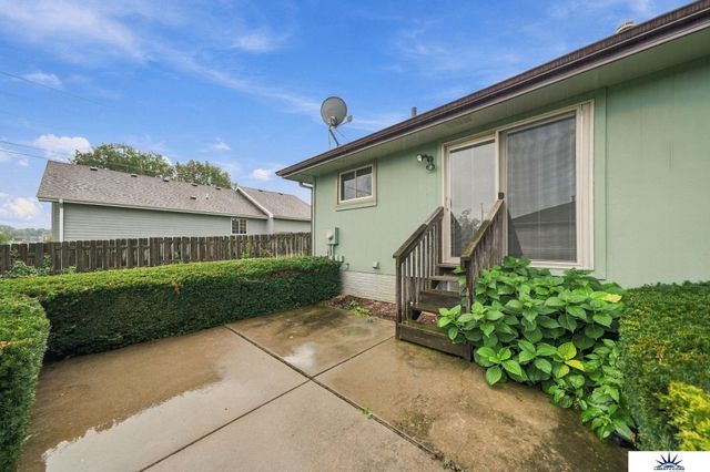 8000 Glynoaks Drive, Lincoln, NE 68516