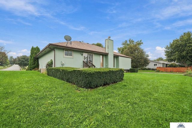 8000 Glynoaks Drive, Lincoln, NE 68516