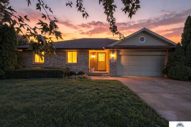 8000 Glynoaks Drive, Lincoln, NE 68516
