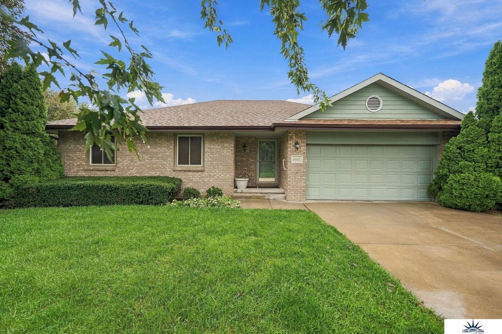 8000 Glynoaks Drive, Lincoln, NE 68516