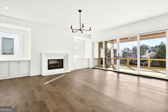 102 King Street, Roswell, GA 30075