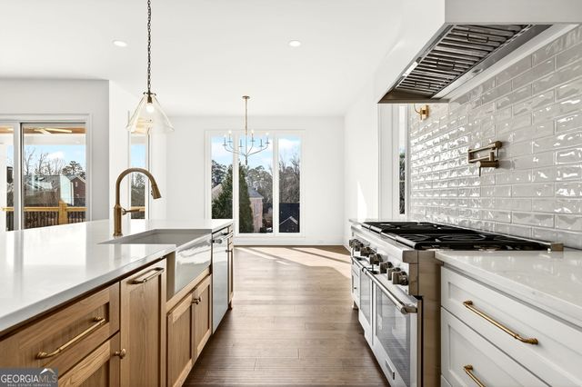 102 King Street, Roswell, GA 30075