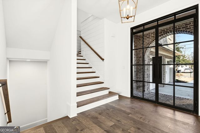 102 King Street, Roswell, GA 30075