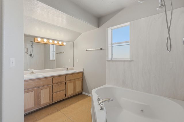 11 Alamosa Loop, Los Lunas, NM 87031