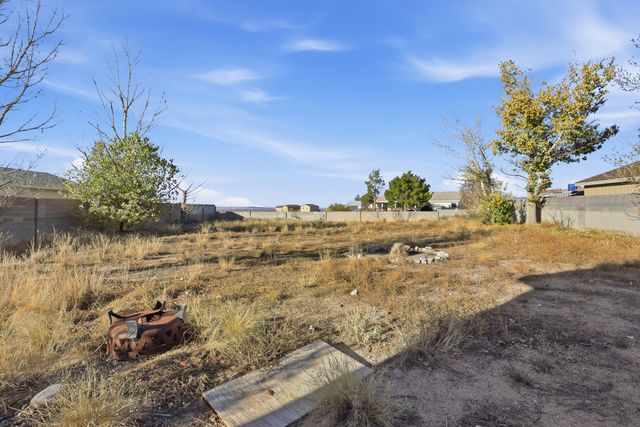 11 Alamosa Loop, Los Lunas, NM 87031