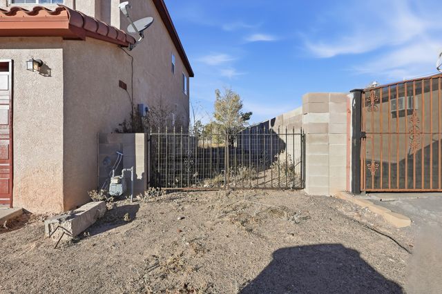 11 Alamosa Loop, Los Lunas, NM 87031