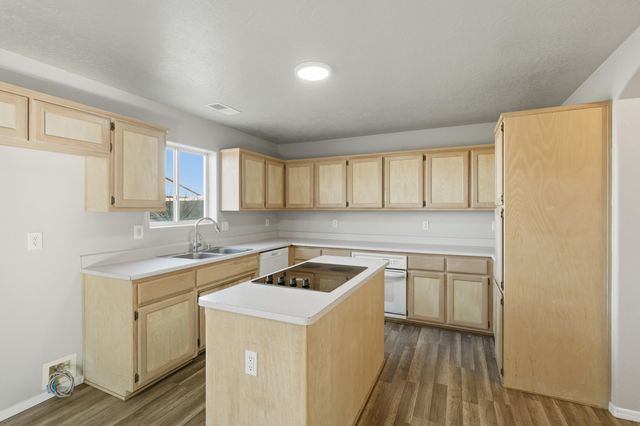 11 Alamosa Loop, Los Lunas, NM 87031