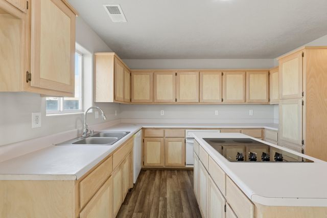 11 Alamosa Loop, Los Lunas, NM 87031