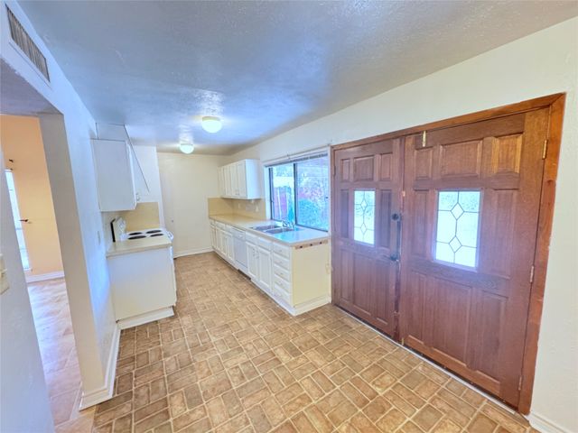 2005 W Sandra Lane, Grand Prairie, TX 75052