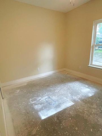 1112 Holly Springs Drive, Huntsville, TX 77320