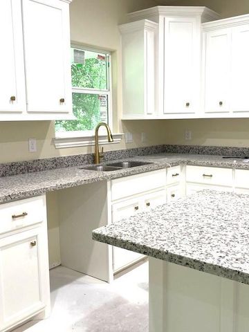 1112 Holly Springs Drive, Huntsville, TX 77320