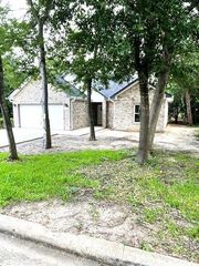1112 Holly Springs Drive, Huntsville, TX 77320