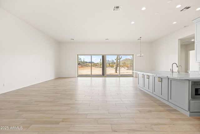 9248 W LIMESTONE MOUNTAIN Drive, Casa Grande, AZ 85194