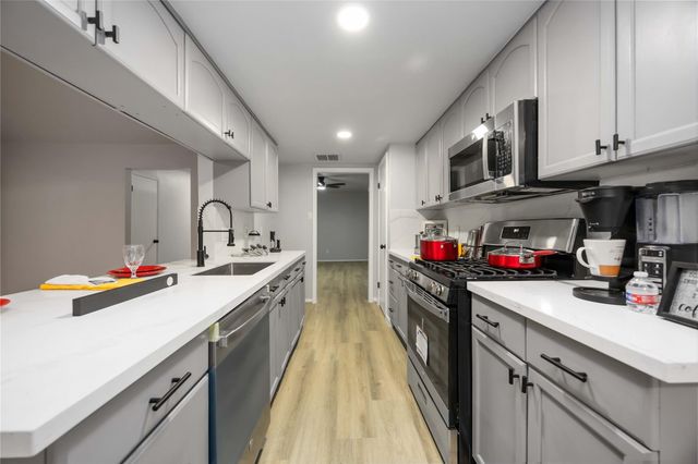 719 Crestwood Lane, Missouri City, TX 77489