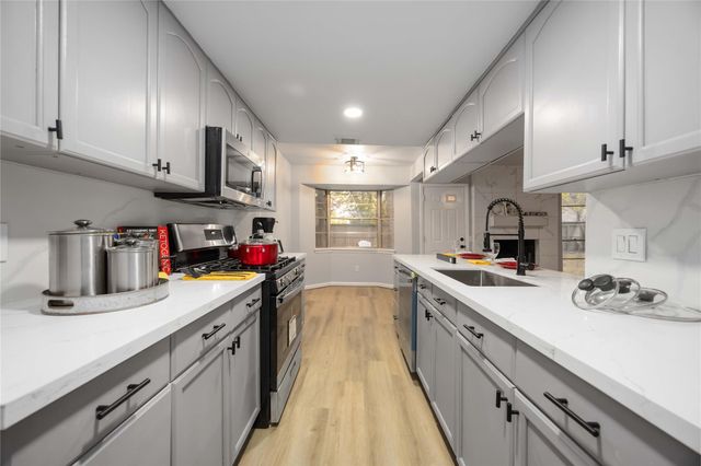 719 Crestwood Lane, Missouri City, TX 77489