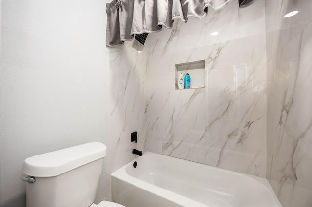 719 Crestwood Lane, Missouri City, TX 77489