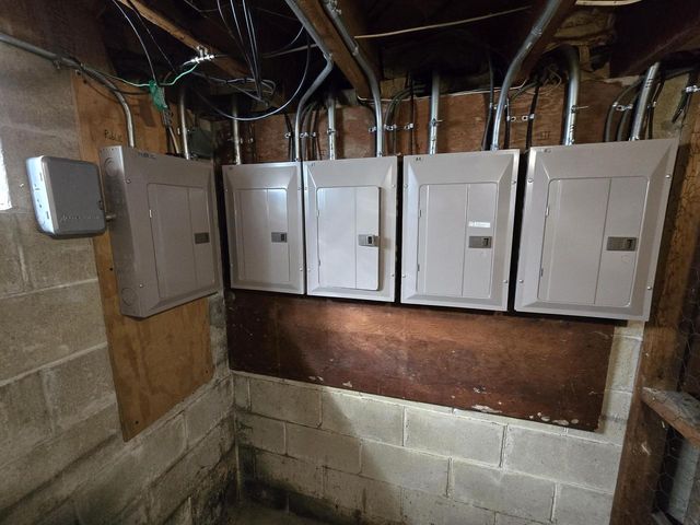 8239 W Oklahoma AVENUE, Milwaukee, WI 53219