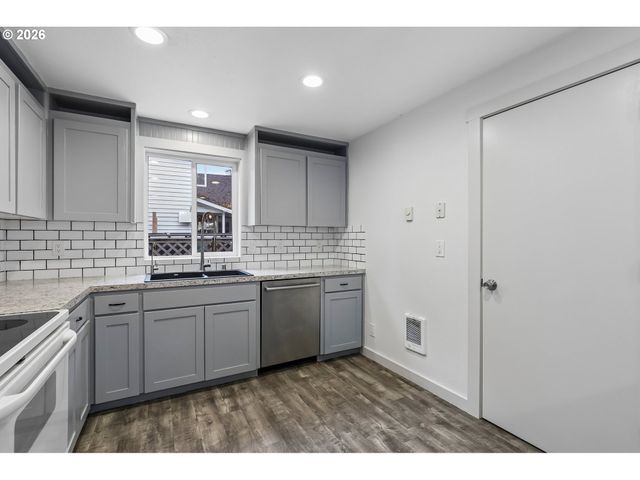 204 W WILSON St, Yacolt, WA 98675