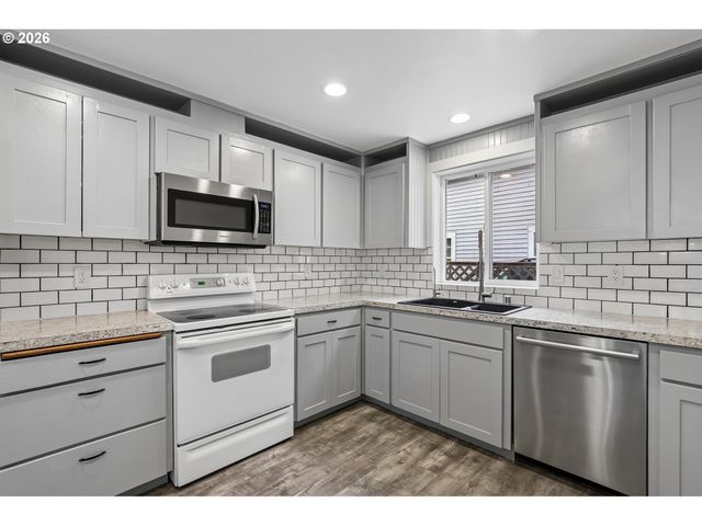 204 W WILSON St, Yacolt, WA 98675