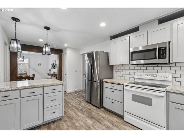 204 W WILSON St, Yacolt, WA 98675