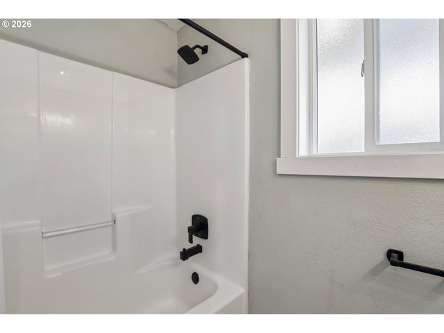 204 W WILSON St, Yacolt, WA 98675