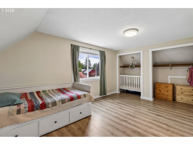 204 W WILSON St, Yacolt, WA 98675