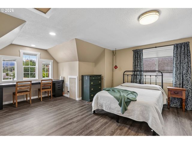 204 W WILSON St, Yacolt, WA 98675