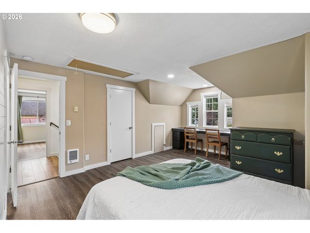 204 W WILSON St, Yacolt, WA 98675