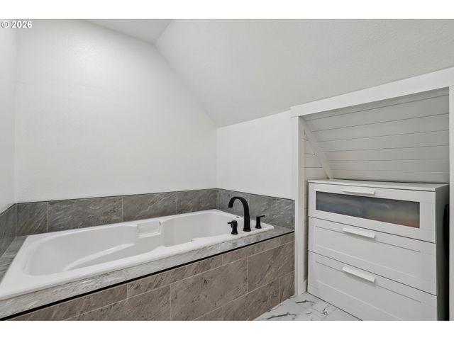 204 W WILSON St, Yacolt, WA 98675