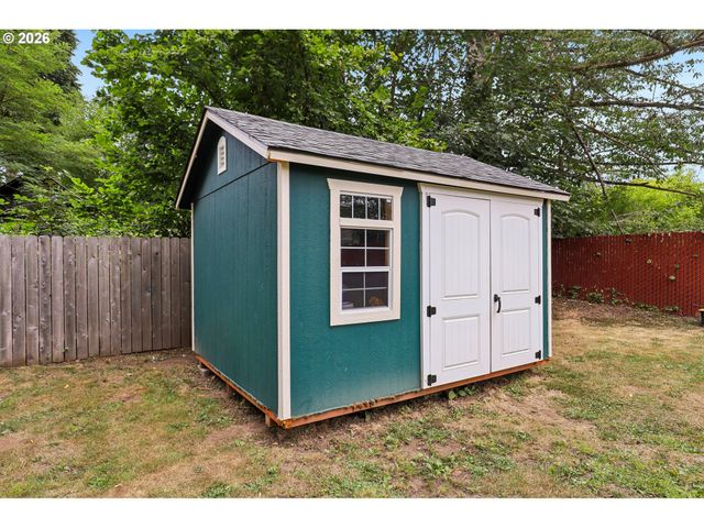 204 W WILSON St, Yacolt, WA 98675