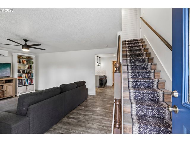 204 W WILSON St, Yacolt, WA 98675