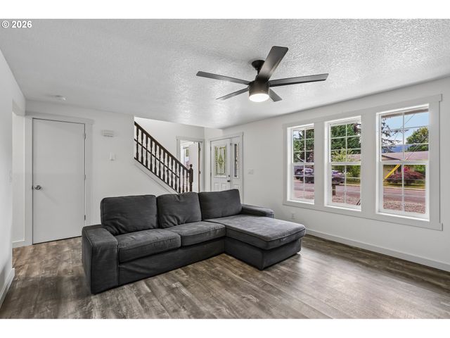 204 W WILSON St, Yacolt, WA 98675