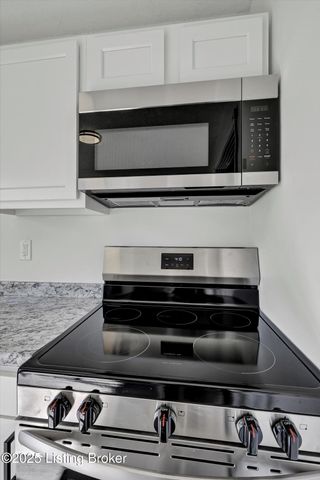 5406 Count Fleet Dr, Louisville, KY 40272