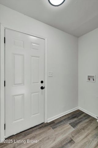 5406 Count Fleet Dr, Louisville, KY 40272