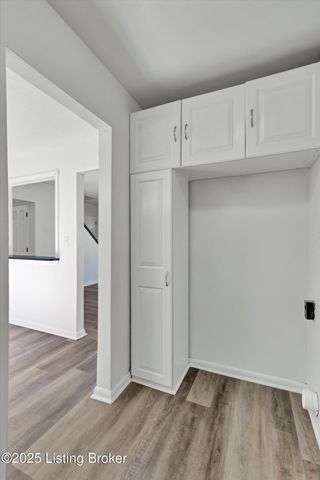 5406 Count Fleet Dr, Louisville, KY 40272