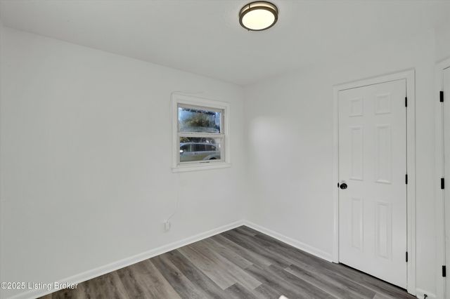 5406 Count Fleet Dr, Louisville, KY 40272