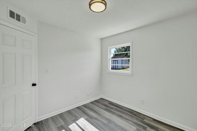 5406 Count Fleet Dr, Louisville, KY 40272