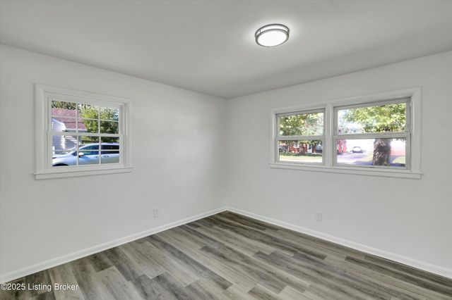 5406 Count Fleet Dr, Louisville, KY 40272