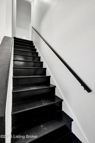 5406 Count Fleet Dr, Louisville, KY 40272