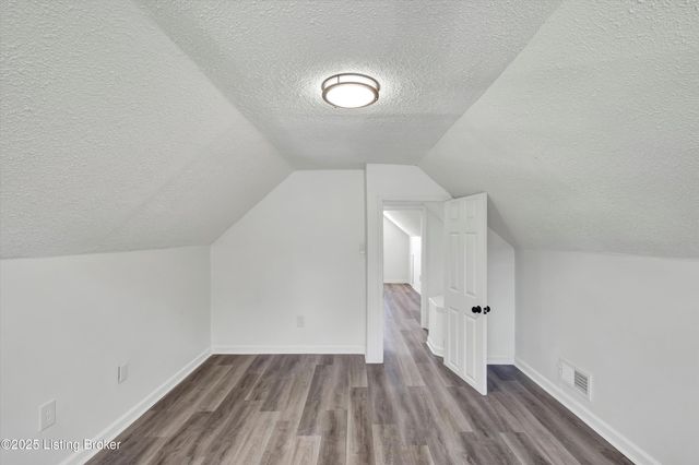 5406 Count Fleet Dr, Louisville, KY 40272