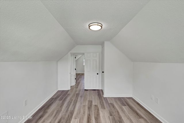 5406 Count Fleet Dr, Louisville, KY 40272