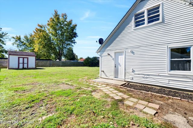 5406 Count Fleet Dr, Louisville, KY 40272